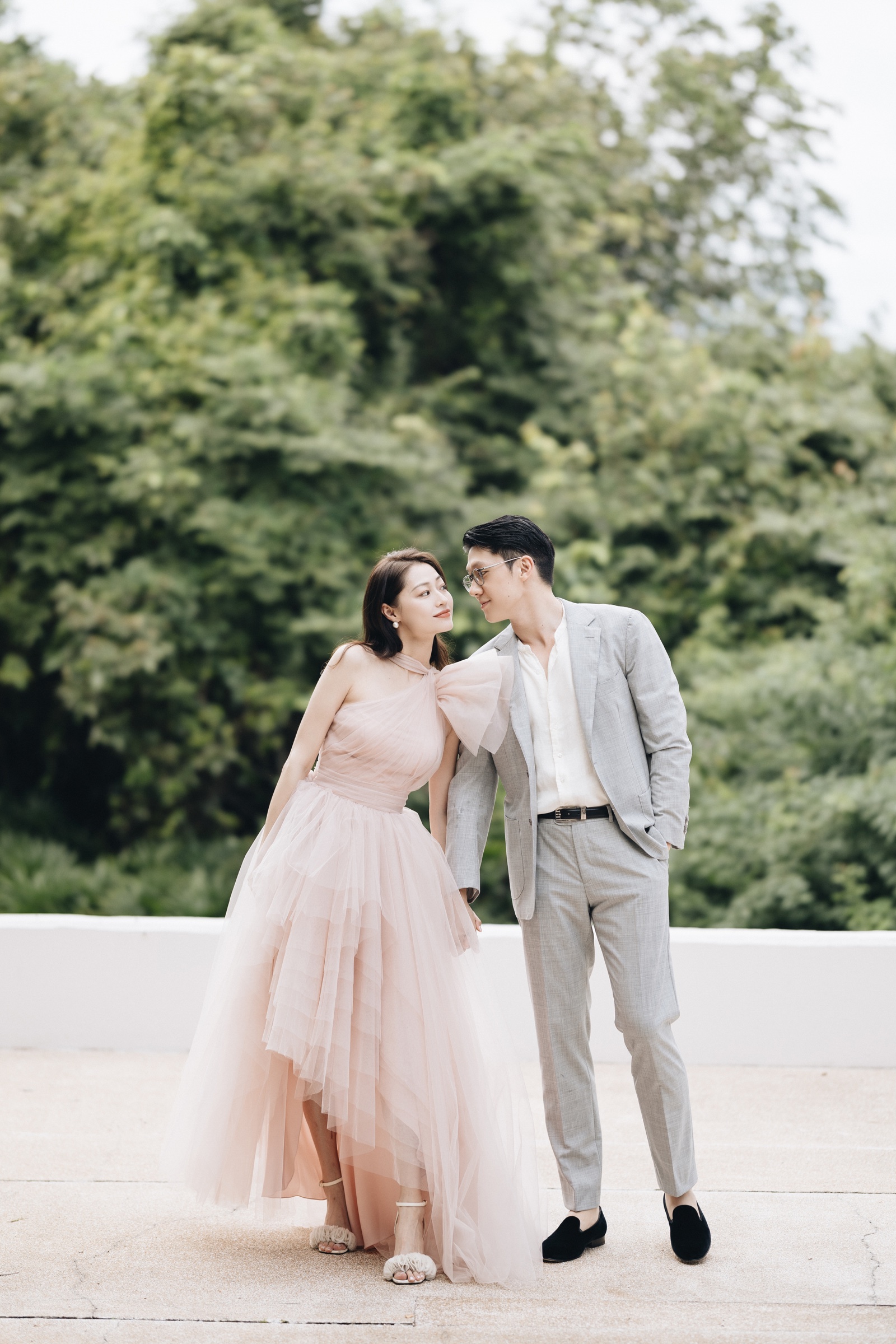 苏梅岛婚礼浅粉礼服新人